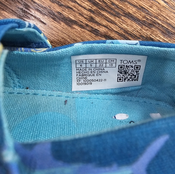 TOMS Tiny Alpargata Sharks - Picture 3 of 7